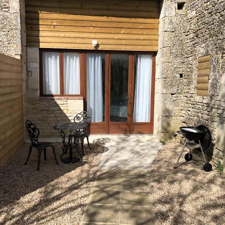 Blacksmiths Apartment In Blanzay - 1 Bed Экстерьер фото