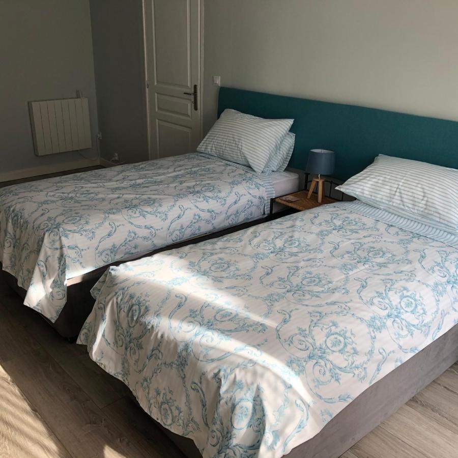 Blacksmiths Apartment In Blanzay - 1 Bed Экстерьер фото