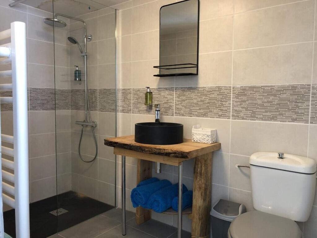Blacksmiths Apartment In Blanzay - 1 Bed Экстерьер фото
